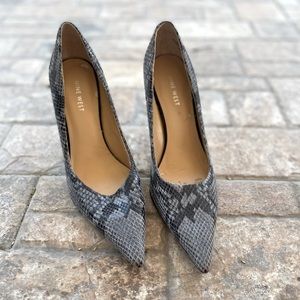 Nine West gray snake skin shoes heels pumps leather upper size 7.5